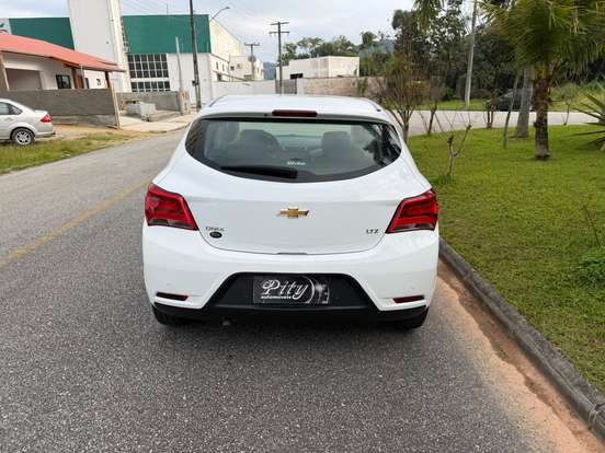 CHEVROLET-ONIX-2018