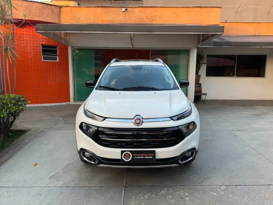 FIAT TORO 2.0 16V TURBO DIESEL VOLCANO 4WD AT9 FIAT TORO 2.0 16V TURBO DIESEL VOLCANO 4WD AT9