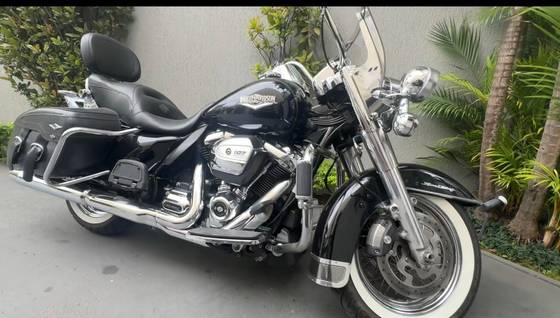 HARLEY-DAVIDSON ROAD KING CLASSIC 