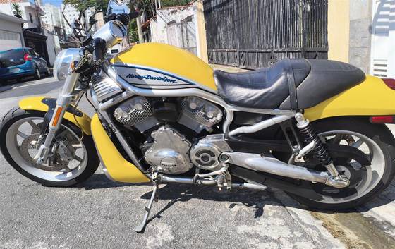 HARLEY-DAVIDSON STREET ROD 