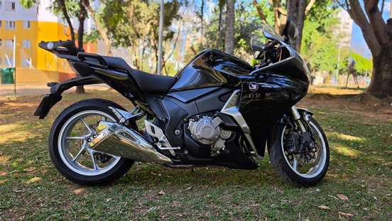 HONDA-VFR 1200F-2013
