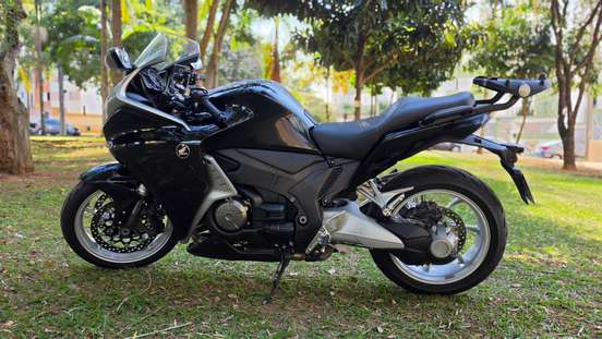 HONDA-VFR 1200F-2013