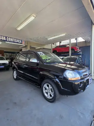 HYUNDAI TUCSON 2.0 MPFI GLS 16V 143CV 2WD GASOLINA 4P AUTOMÁTICO HYUNDAI TUCSON 2.0 MPFI GLS 16V 143CV 2WD GASOLINA 4P AUTOMÁTICO