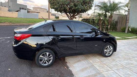 HYUNDAI HB20S 1.0 COMFORT PLUS 12V FLEX 4P MANUAL
