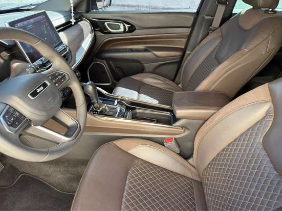 JEEP-COMMANDER-2023