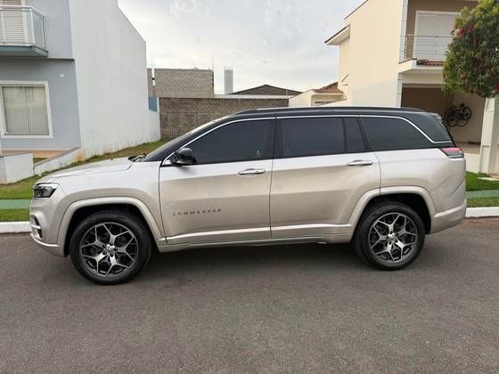 JEEP COMMANDER 2.0 TD380 TURBO DIESEL OVERLAND AT9
