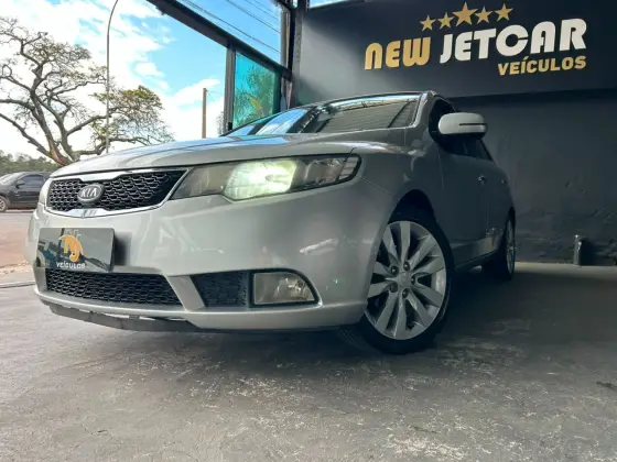 KIA CERATO 1.6 SX3 16V GASOLINA 4P AUTOMÁTICO KIA CERATO 1.6 SX3 16V GASOLINA 4P AUTOMÁTICO