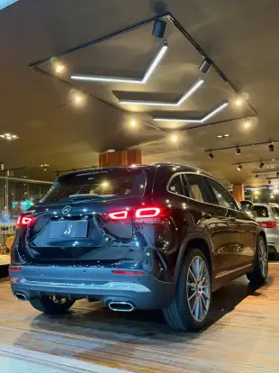 MERCEDES-BENZ-GLA 200-2021