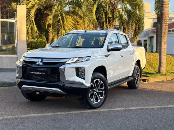 MITSUBISHI L200 TRITON 2.4 16V TURBO DIESEL SPORT HPE-S CD 4P 4X4 AUTOMÁTICO MITSUBISHI L200 TRITON 2.4 16V TURBO DIESEL SPORT HPE-S CD 4P 4X4 AUTOMÁTICO