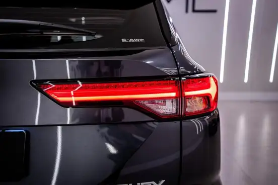 MITSUBISHI-OUTLANDER-2025