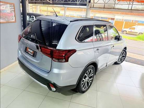 MITSUBISHI-OUTLANDER-2.0 16V GASOLINA 4P AUTOMÁTICO MITSUBISHI-OUTLANDER-2015