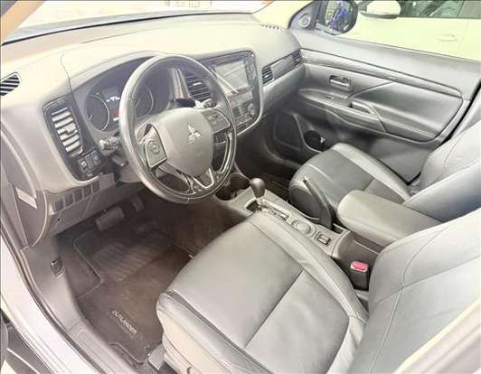MITSUBISHI-OUTLANDER-2015