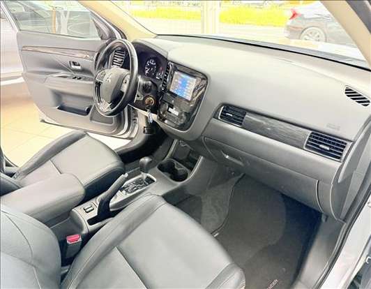 MITSUBISHI-OUTLANDER-2015