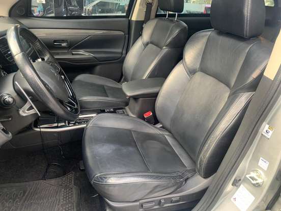 MITSUBISHI-OUTLANDER-2019