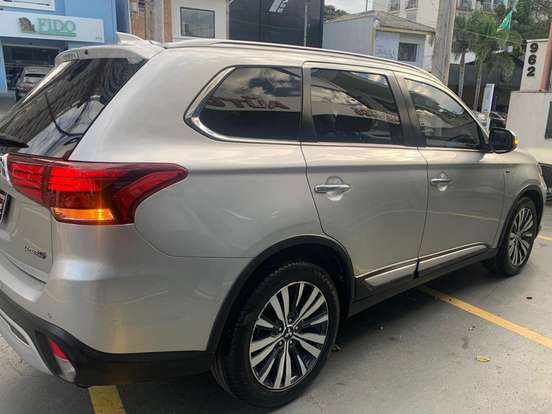 MITSUBISHI-OUTLANDER-2019