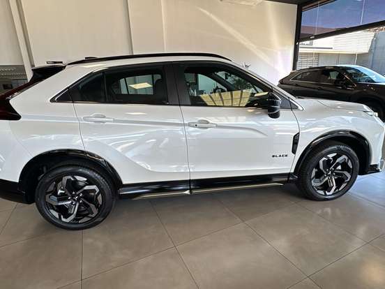 MITSUBISHI-ECLIPSE CROSS-1.5 MIVEC TURBO GASOLINA HPE-S BLACK S-AWC CVT MITSUBISHI-ECLIPSE CROSS-2025