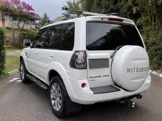 MITSUBISHI-PAJERO TR4-2.0 4X4 16V 140CV FLEX 4P AUTOMÁTICO MITSUBISHI-PAJERO TR4-2013