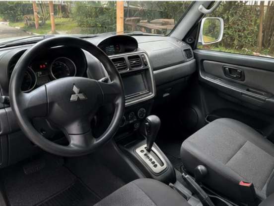 MITSUBISHI-PAJERO TR4-2.0 4X4 16V 140CV FLEX 4P AUTOMÁTICO MITSUBISHI-PAJERO TR4-2013
