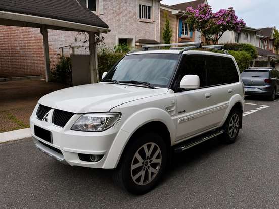 MITSUBISHI-PAJERO TR4-2013