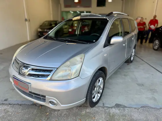 NISSAN GRAND LIVINA 1.8 SL 16V FLEX 4P AUTOMÁTICO NISSAN GRAND LIVINA 1.8 SL 16V FLEX 4P AUTOMÁTICO
