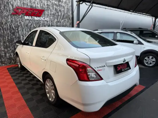 NISSAN-VERSA-2019