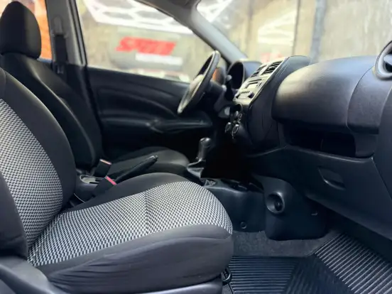 NISSAN-VERSA-2019