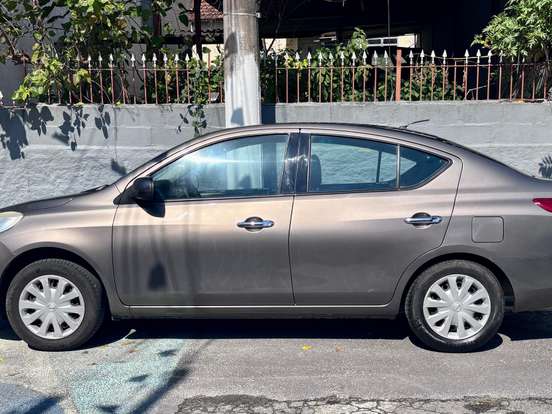 NISSAN-VERSA-1.6 16V FLEX SV 4P MANUAL NISSAN-VERSA-2013