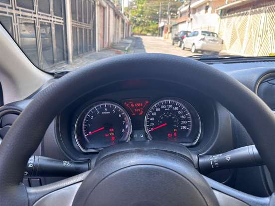 NISSAN-VERSA-2013