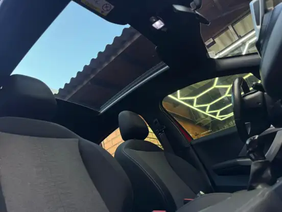 PEUGEOT-208-2018