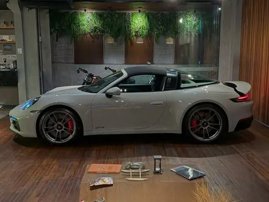 PORSCHE-911-3.0 24V H6 GASOLINA TARGA 4 GTS PDK PORSCHE-911-2023