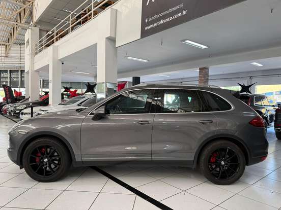 PORSCHE-CAYENNE-2011