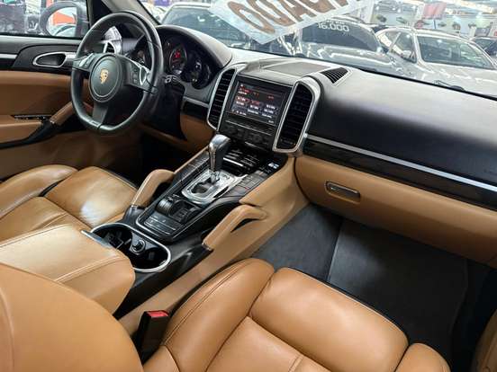 PORSCHE-CAYENNE-2011