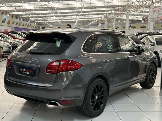 PORSCHE-CAYENNE-2011