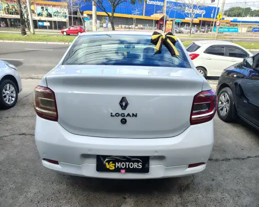RENAULT-LOGAN-2023