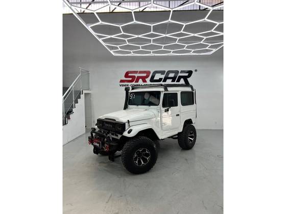 TOYOTA BANDEIRANTE 3.7 BJ50LV 4X4 TETO RIGIDO DIESEL 2P MANUAL