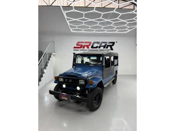 TOYOTA BANDEIRANTE 4.0 OJ50L 4X4 TETO LONA DIESEL 2P MANUAL