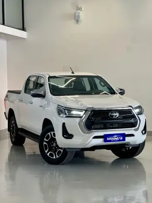 TOYOTA HILUX 2.8 D-4D TURBO DIESEL CD SRX 4X4 AUTOMÁTICO TOYOTA HILUX 2.8 D-4D TURBO DIESEL CD SRX 4X4 AUTOMÁTICO