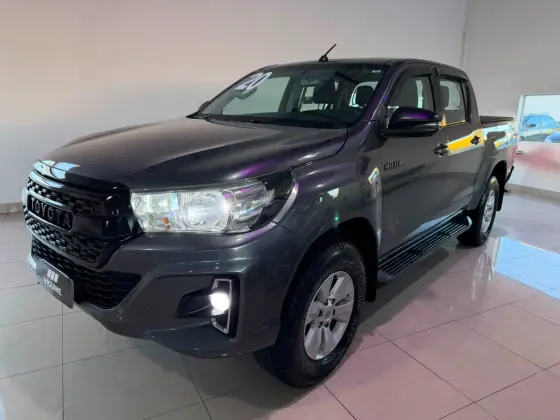 TOYOTA HILUX 2.8 SR 4X4 CD 16V DIESEL 4P AUTOMÁTICO