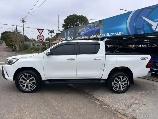 TOYOTA-HILUX-2.8 SRX 4X4 CD 16V DIESEL 4P AUTOMÁTICO TOYOTA-HILUX-2016