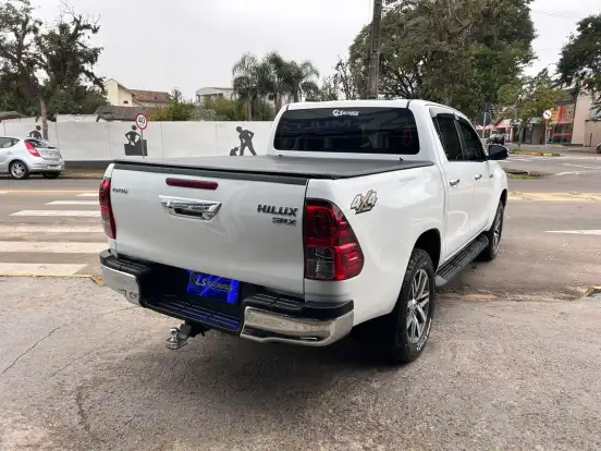 TOYOTA-HILUX-2.8 SRX 4X4 CD 16V DIESEL 4P AUTOMÁTICO TOYOTA-HILUX-2016