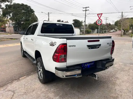 TOYOTA-HILUX-2016