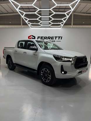 TOYOTA-HILUX-2025