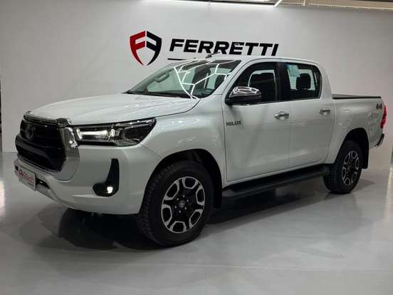 TOYOTA-HILUX-2.8 D-4D TURBO DIESEL CD SRX 4X4 AUTOMÁTICO TOYOTA-HILUX-2025