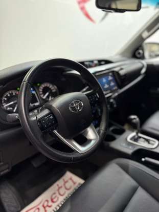 TOYOTA-HILUX-2025