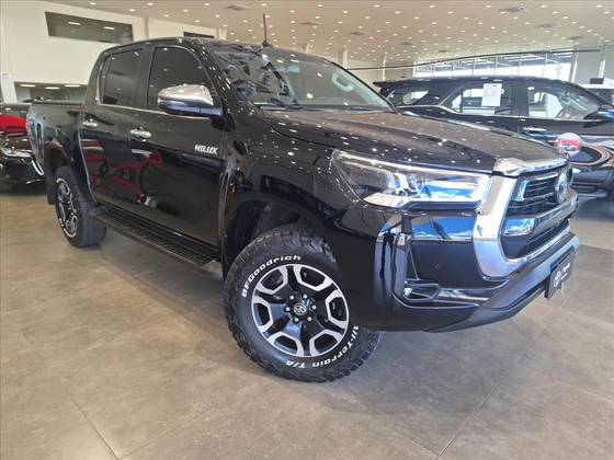 TOYOTA HILUX 2.8 D-4D TURBO DIESEL CD SRX 4X4 AUTOMÁTICO