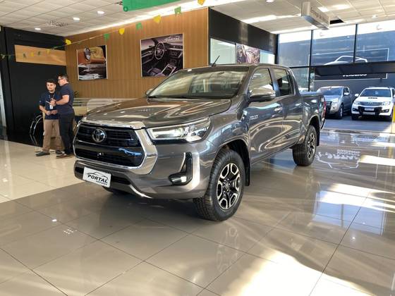 TOYOTA HILUX 2.8 D-4D TURBO DIESEL CD SRX LIMITED 4X4 AUTOMÁTICO
