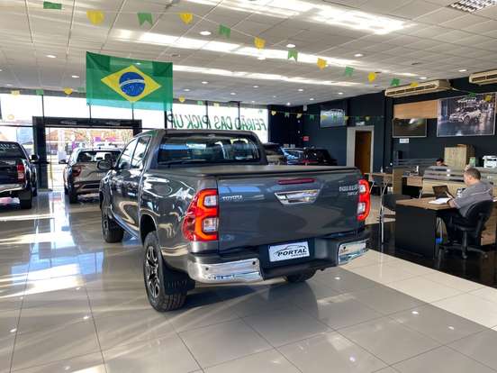 TOYOTA-HILUX-2.8 D-4D TURBO DIESEL CD SRX LIMITED 4X4 AUTOMÁTICO TOYOTA-HILUX-2022