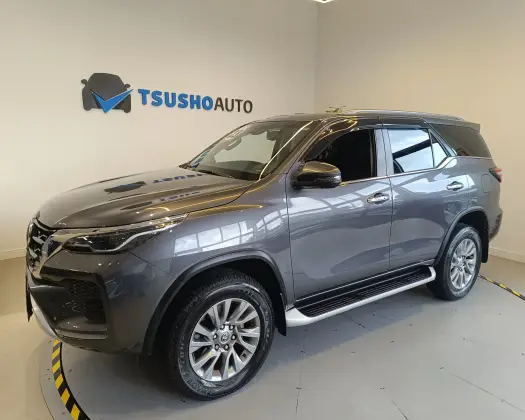 TOYOTA HILUX SW4 2.8 D-4D TURBO DIESEL SRX 7L 4X4 AUTOMÁTICO TOYOTA HILUX SW4 2.8 D-4D TURBO DIESEL SRX 7L 4X4 AUTOMÁTICO