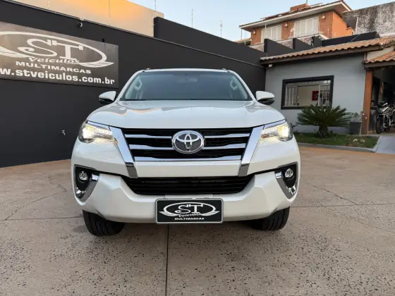 TOYOTA HILUX SW4 2.8 SRX 4X4 16V TURBO INTERCOOLER DIESEL 4P AUTOMÁTICO TOYOTA HILUX SW4 2.8 SRX 4X4 16V TURBO INTERCOOLER DIESEL 4P AUTOMÁTICO