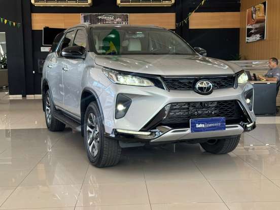 TOYOTA-HILUX SW4-2022